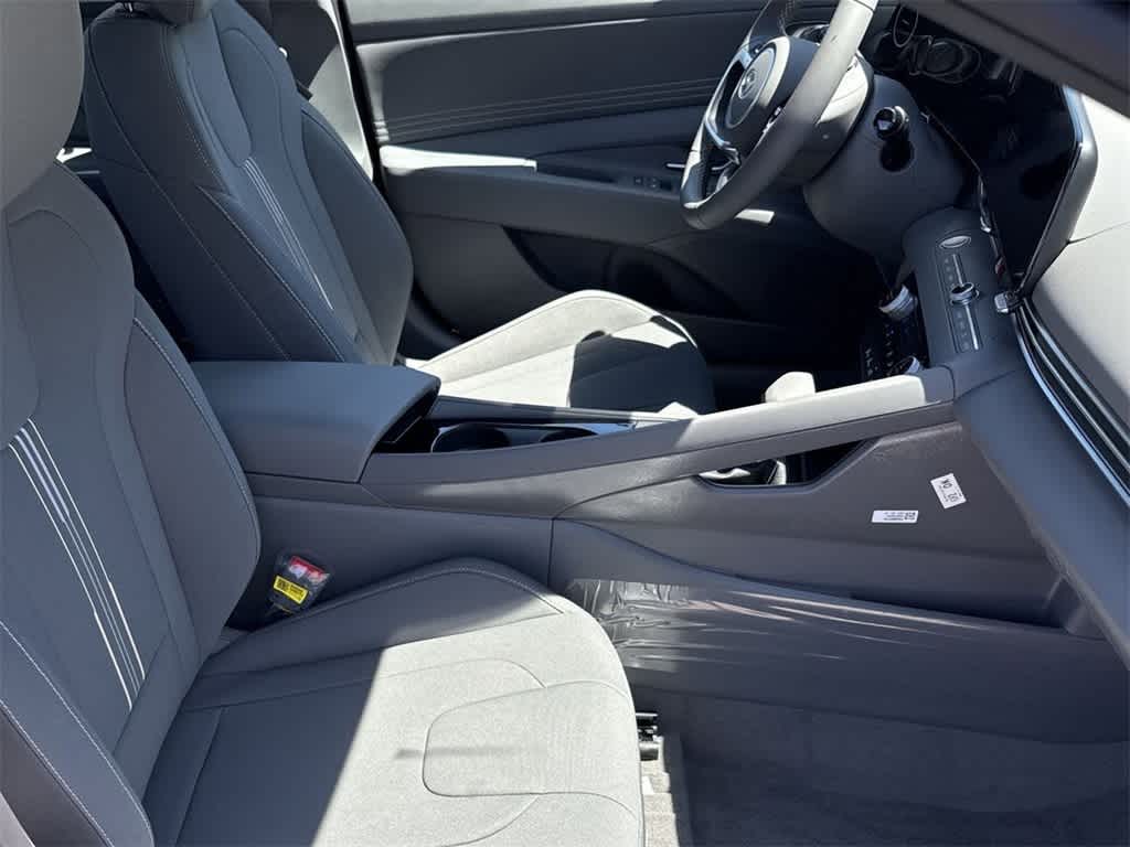 Thumbnail: 2025 Hyundai Elantra - 20