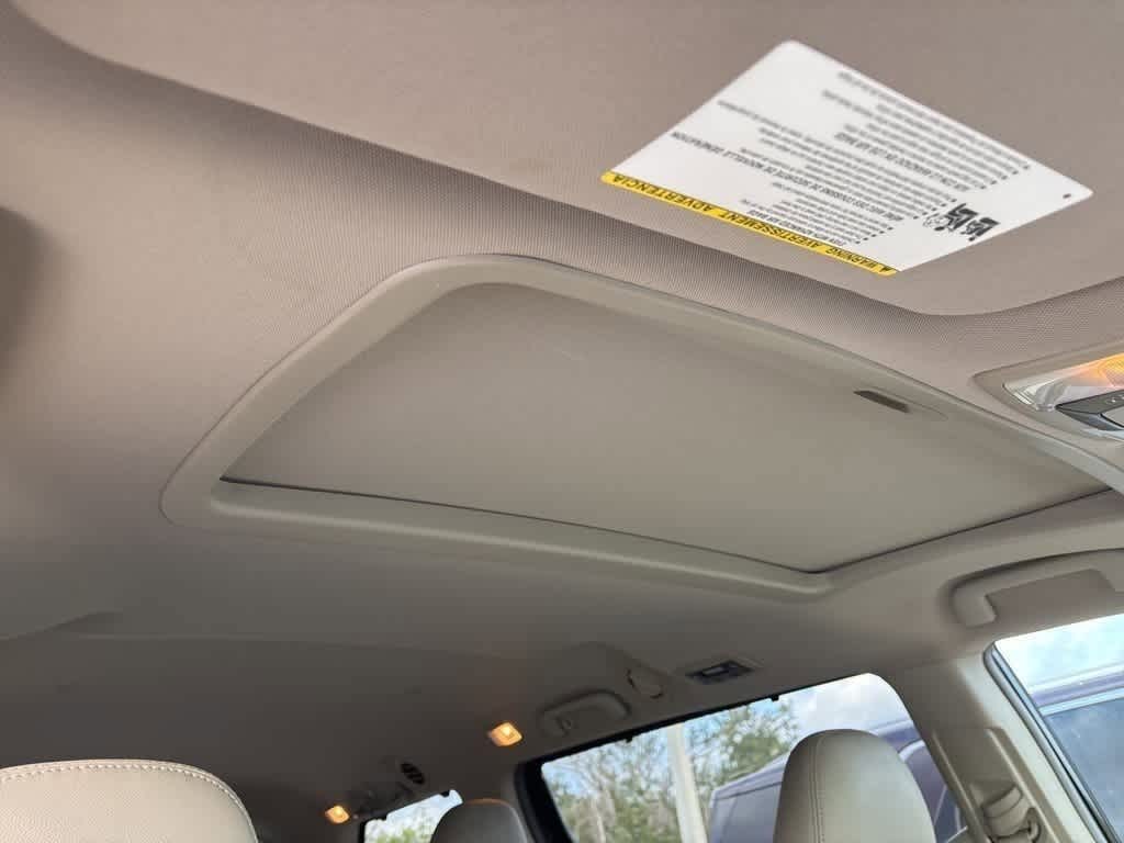 Thumbnail: 2015 Toyota Sienna - 9