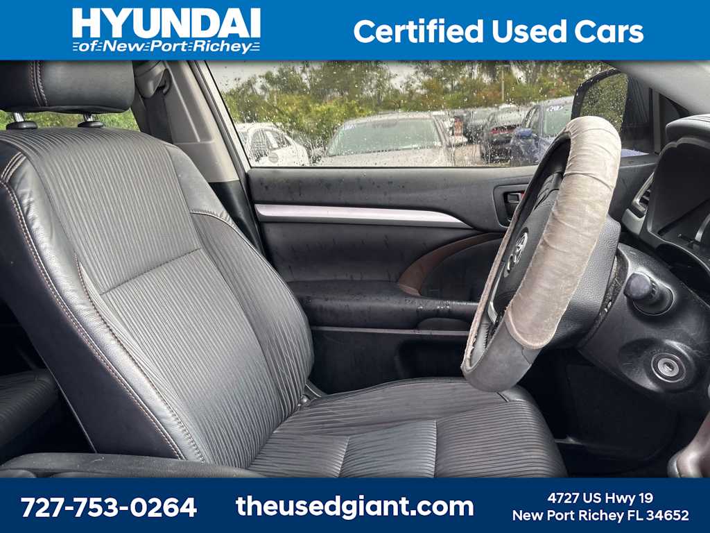 Thumbnail: 2019 Toyota Highlander - 8