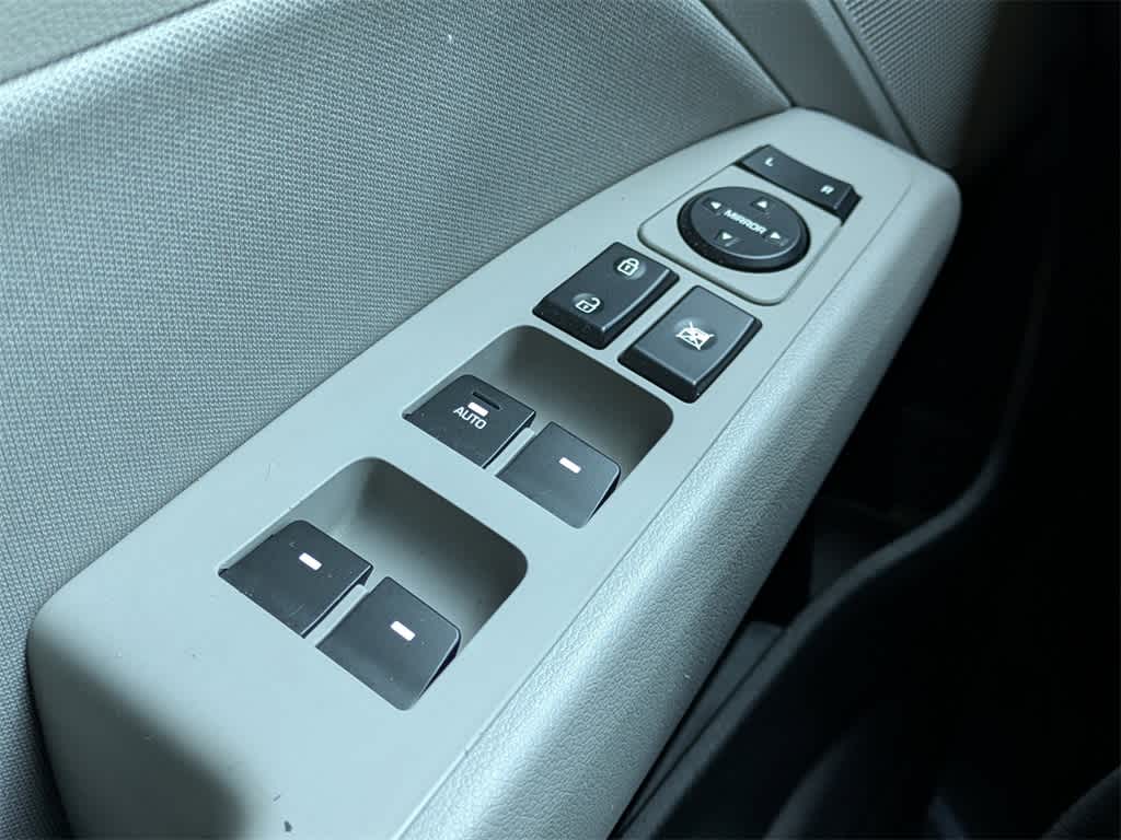 Thumbnail: 2018 Hyundai Elantra - 25