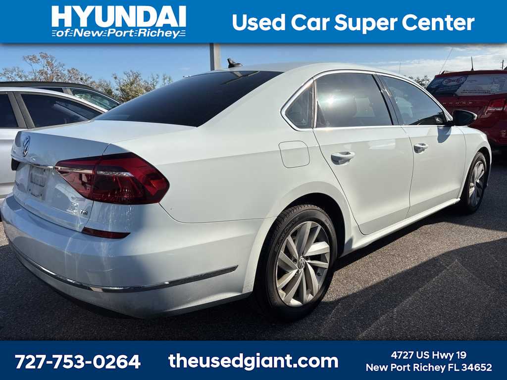 Thumbnail: 2018 Volkswagen Passat - 3