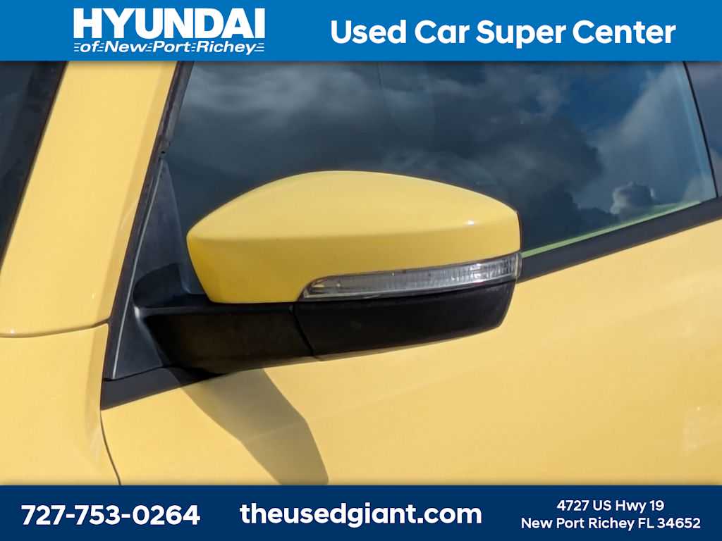 Thumbnail: 2012 Volkswagen Beetle - 11