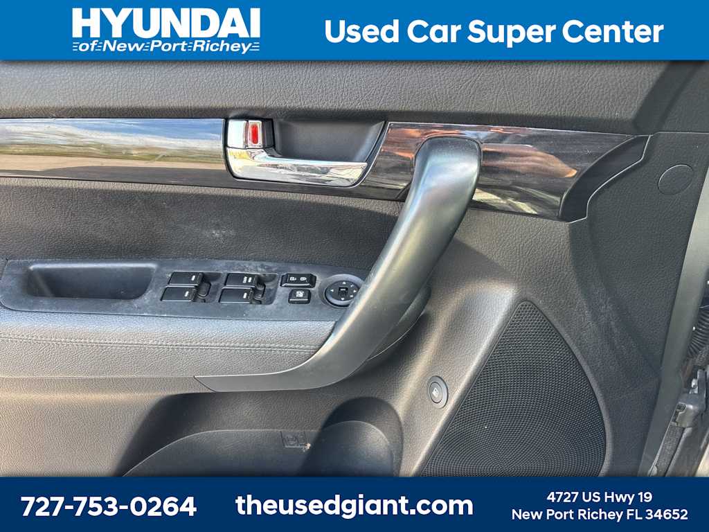 Thumbnail: 2013 Kia Sorento - 8