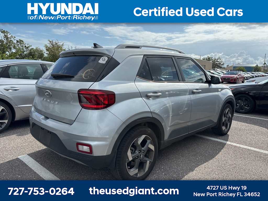 2022 Hyundai Venue SEL 3