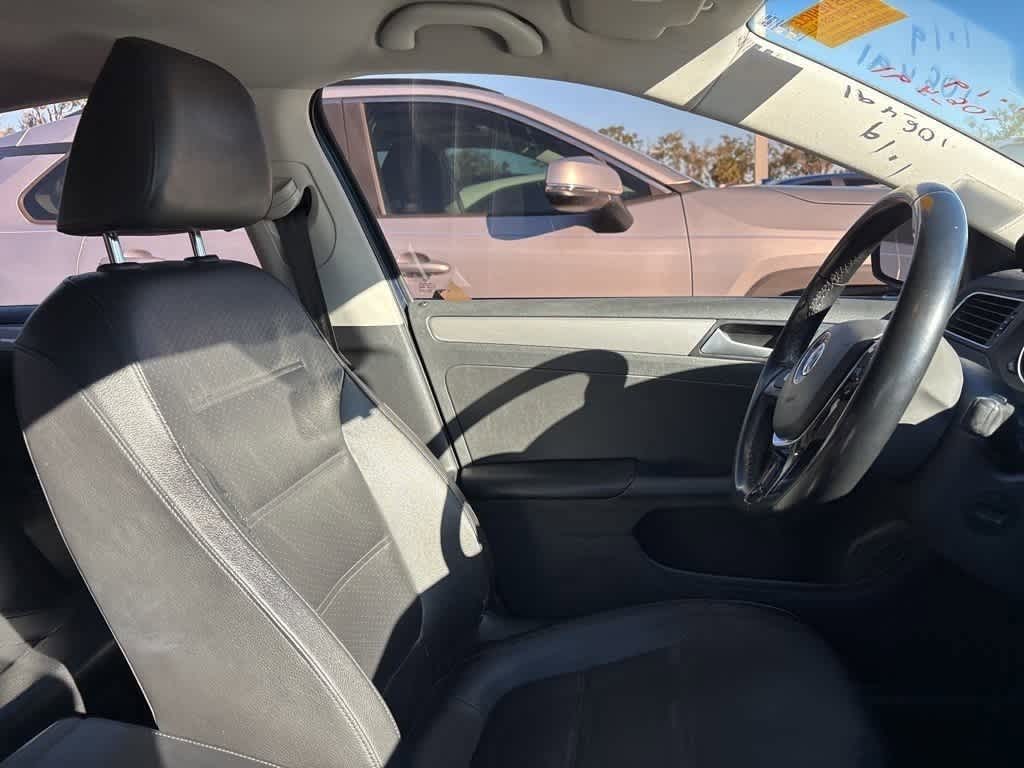 Thumbnail: 2017 Volkswagen Jetta - 9