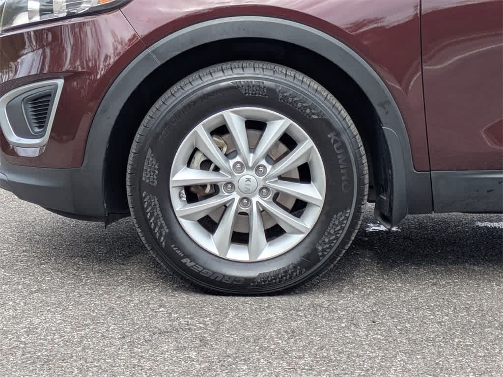 Thumbnail: 2017 Kia Sorento - 10