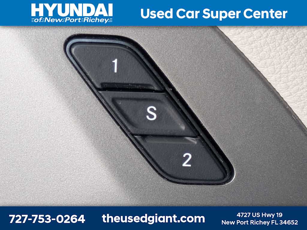 Thumbnail: 2018 Chrysler Pacifica - 32