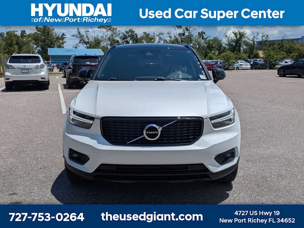 Thumbnail: 2022 Volvo XC40 - 8