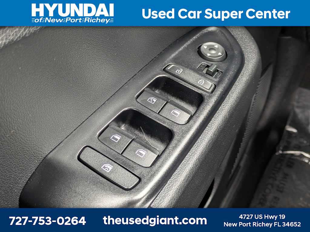 Thumbnail: 2023 Hyundai Venue - 25