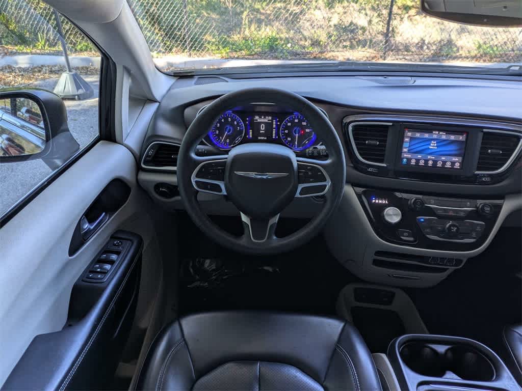 Thumbnail: 2021 Chrysler Voyager - 22