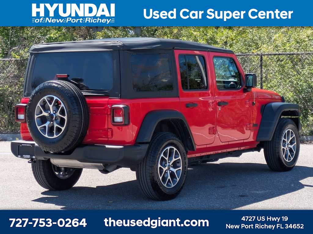 Thumbnail: 2022 Jeep Wrangler - 5