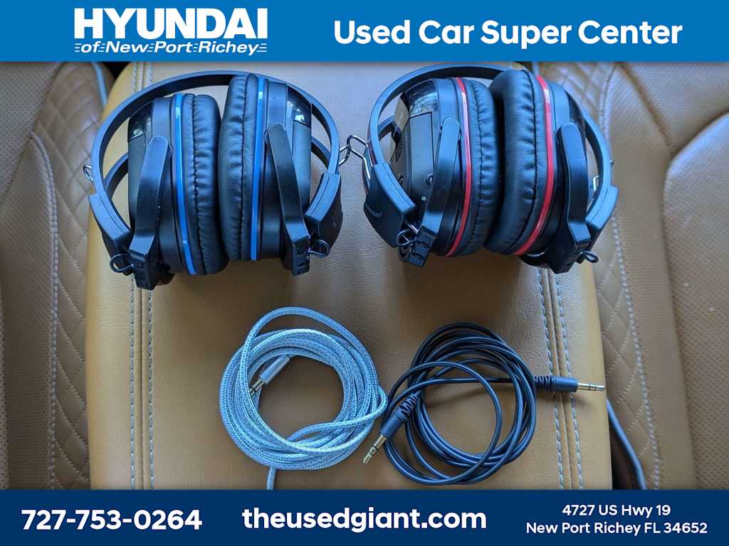 Thumbnail: 2022 Chrysler Pacifica - 27