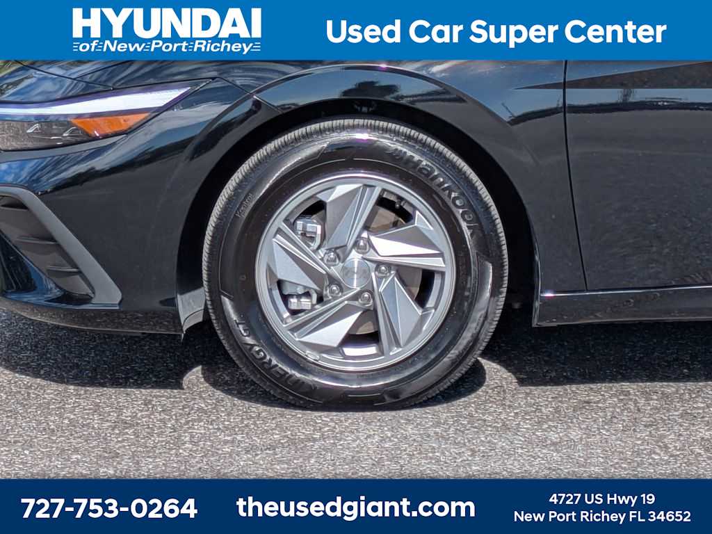 Thumbnail: 2025 Hyundai Elantra - 10