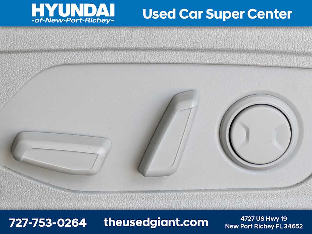 Thumbnail: 2023 Kia Sorento - 26