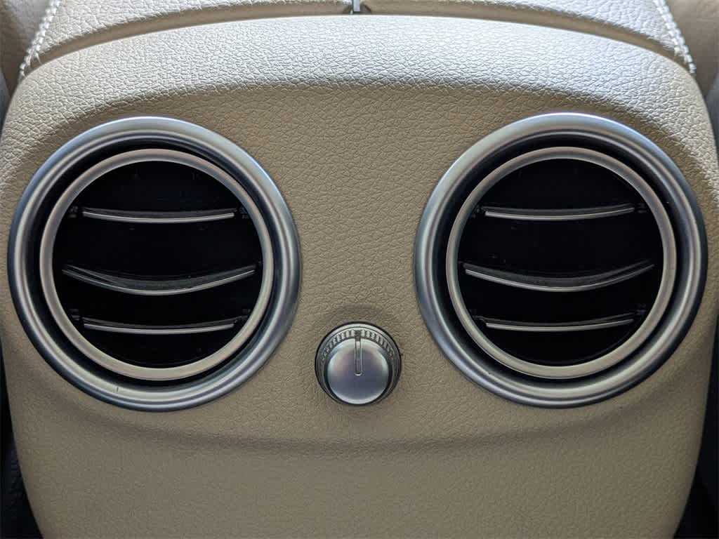 Thumbnail: 2019 Mercedes-Benz C-Class - 16