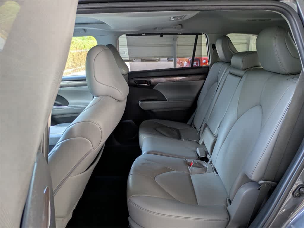 Thumbnail: 2022 Toyota Highlander - 18