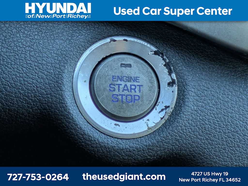 Thumbnail: 2017 Hyundai Elantra - 32