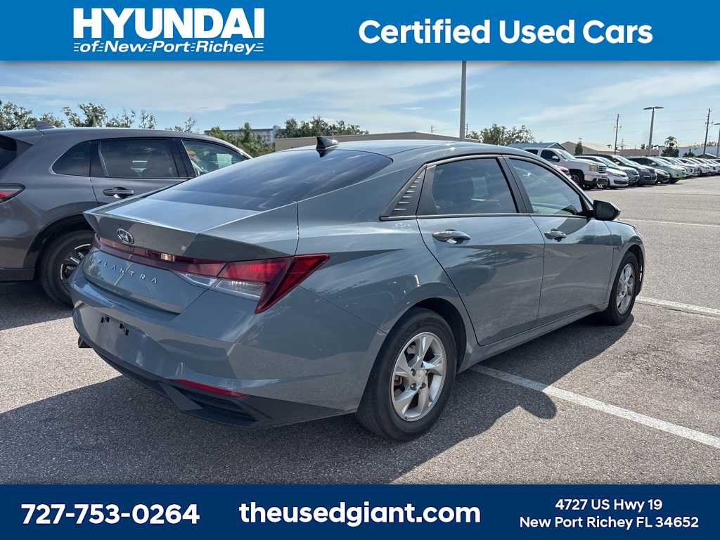 Thumbnail: 2022 Hyundai Elantra - 3