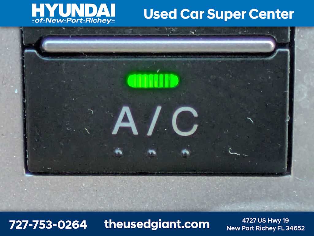 Thumbnail: 2010 Hyundai Santa Fe - 26