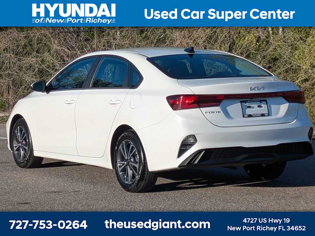 Thumbnail: 2024 Kia Forte - 3
