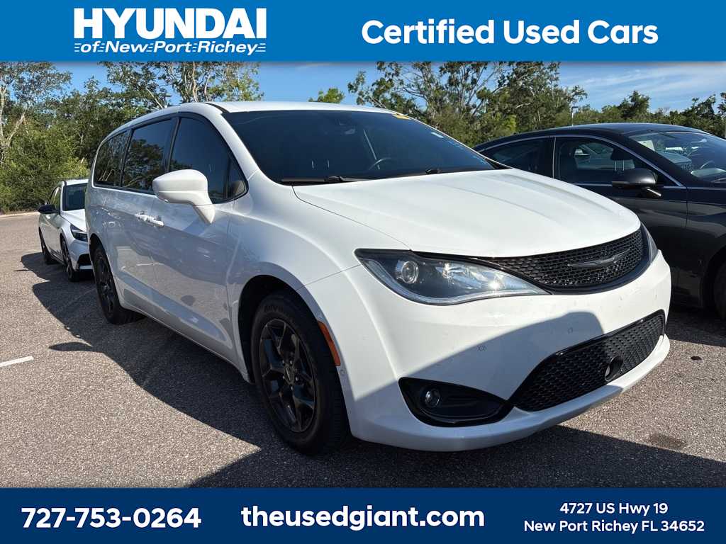Thumbnail: 2019 Chrysler Pacifica - 4