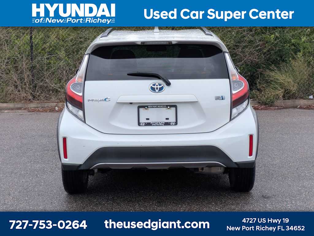 Thumbnail: 2018 Toyota Prius c - 4