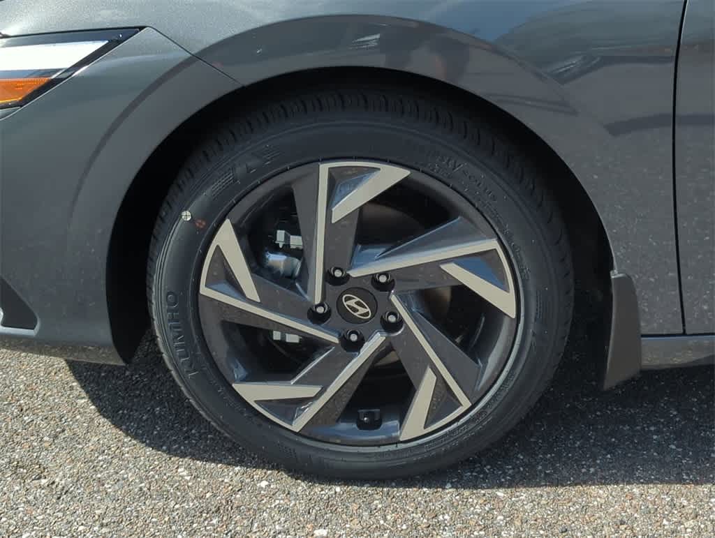2025 Hyundai Elantra Sport 11
