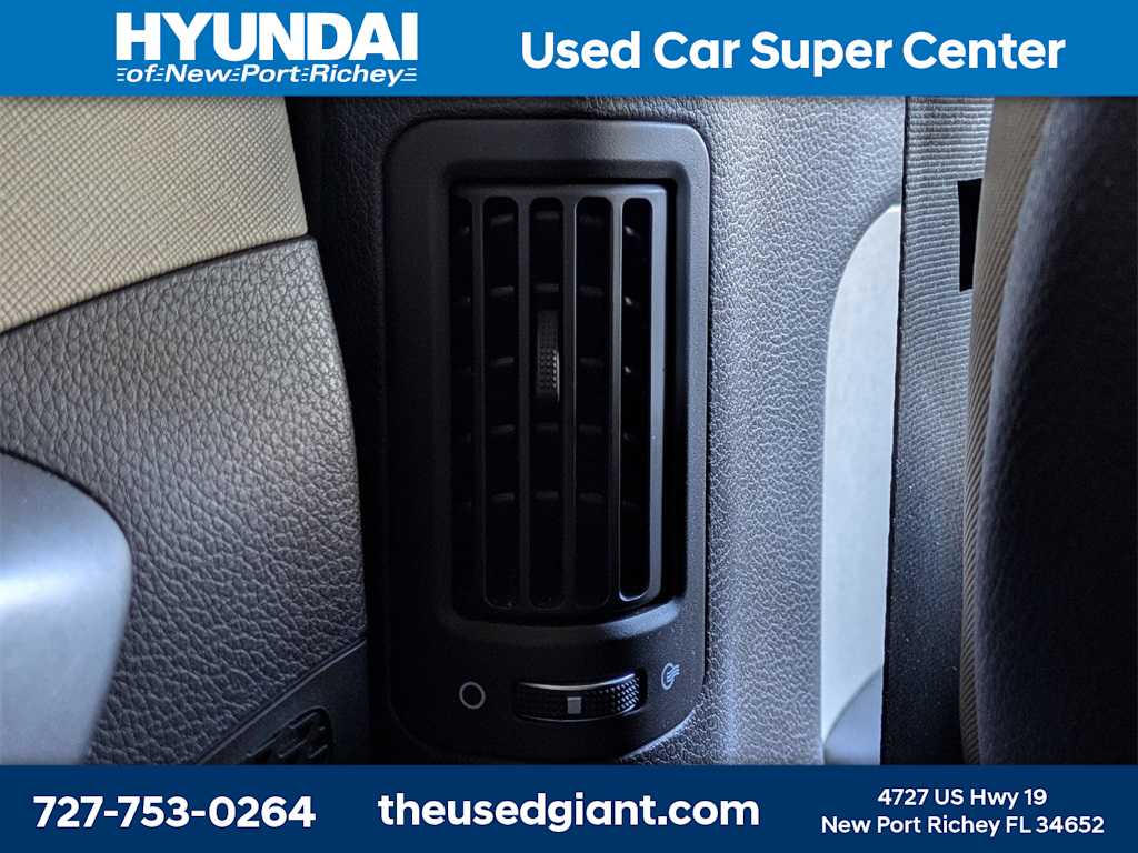 Thumbnail: 2014 Hyundai Santa Fe - 16