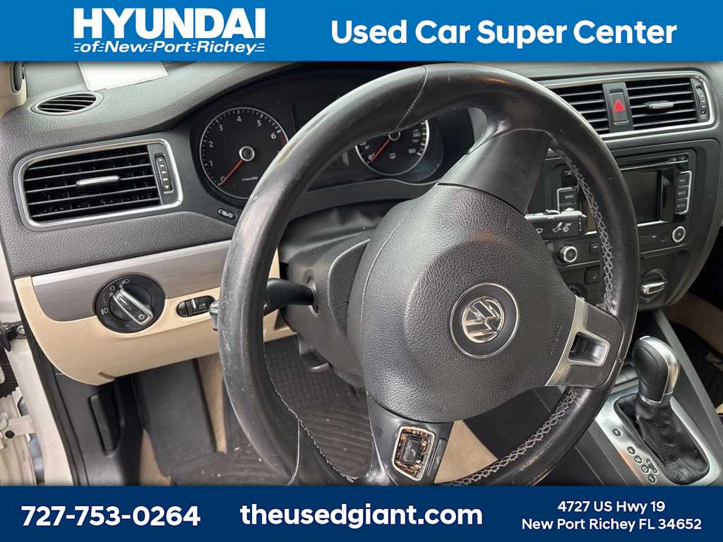 Thumbnail: 2013 Volkswagen Jetta - 12