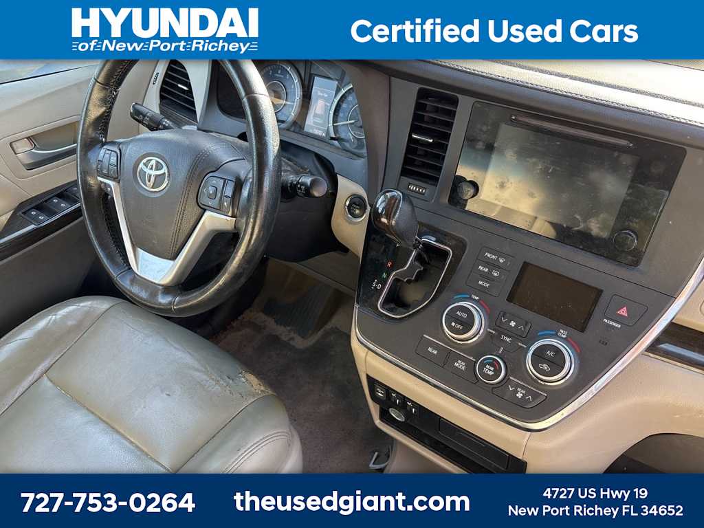 Thumbnail: 2015 Toyota Sienna - 4