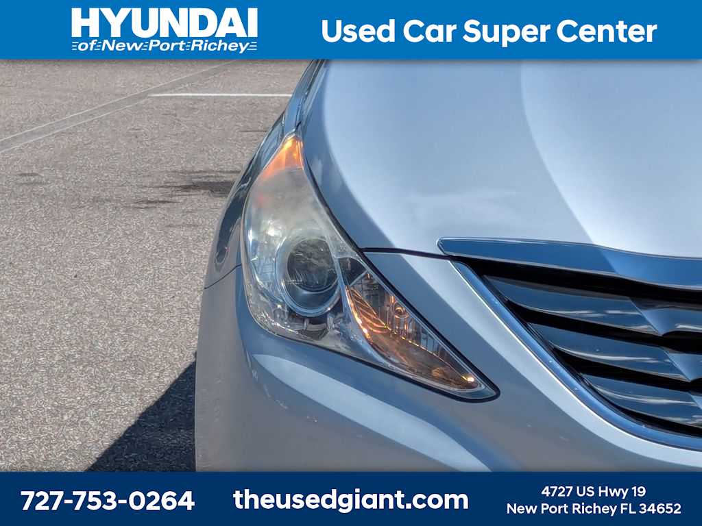 Thumbnail: 2013 Hyundai Sonata - 9