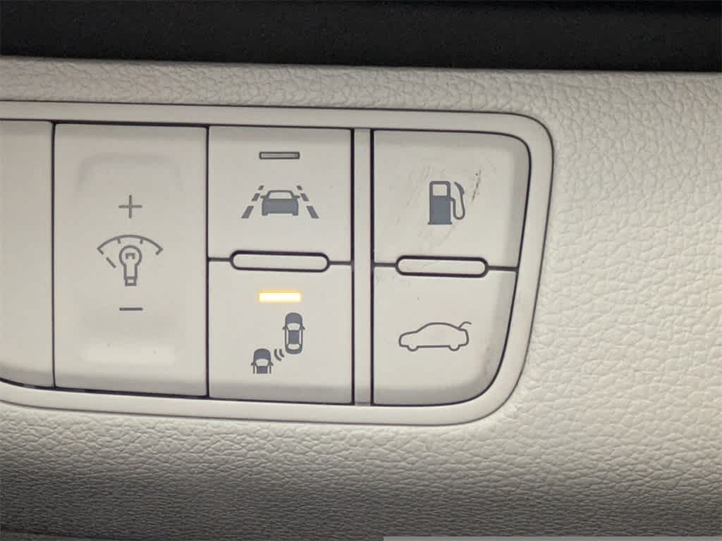 Thumbnail: 2020 Genesis G70 - 32