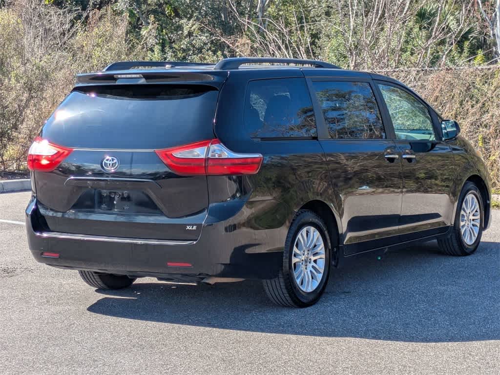Thumbnail: 2015 Toyota Sienna - 5