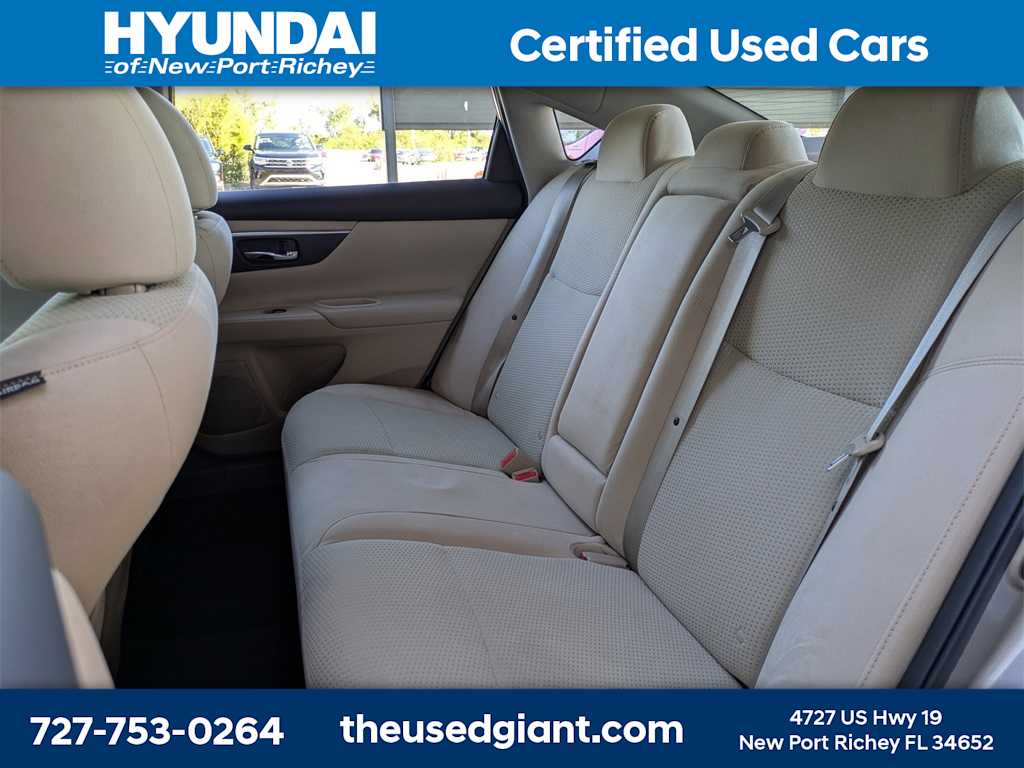 Thumbnail: 2015 Nissan Altima - 14