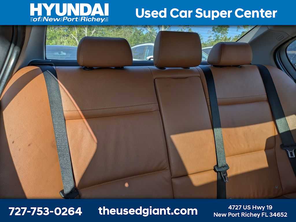 Thumbnail: 2011 BMW 3 Series - 10