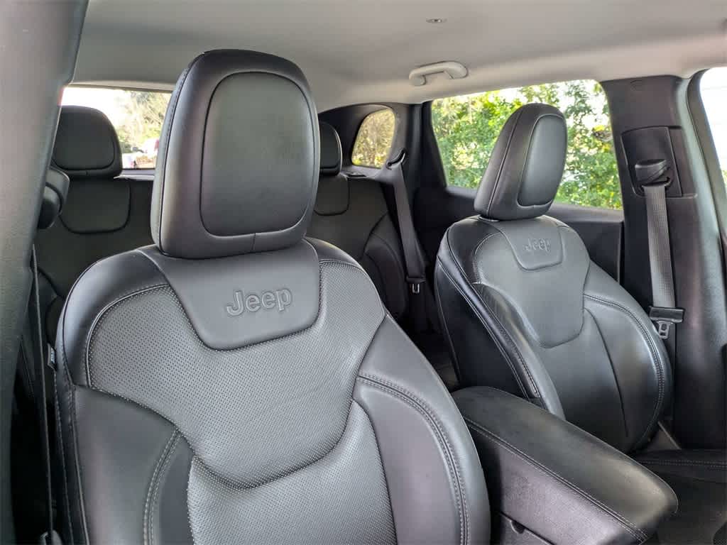 Thumbnail: 2019 Jeep Cherokee - 6