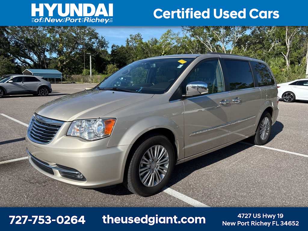 Thumbnail: 2015 Chrysler Town & Country - 1
