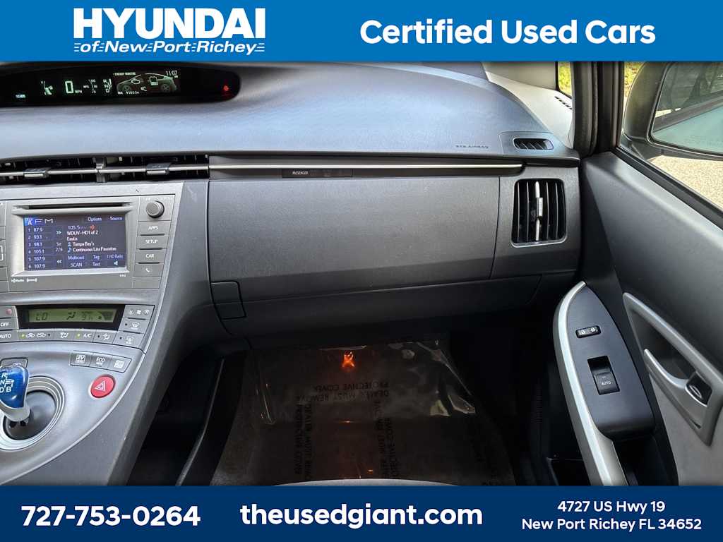Thumbnail: 2015 Toyota Prius - 16