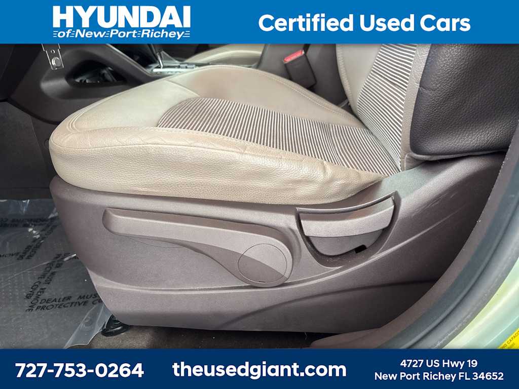 Thumbnail: 2012 Hyundai Tucson - 20