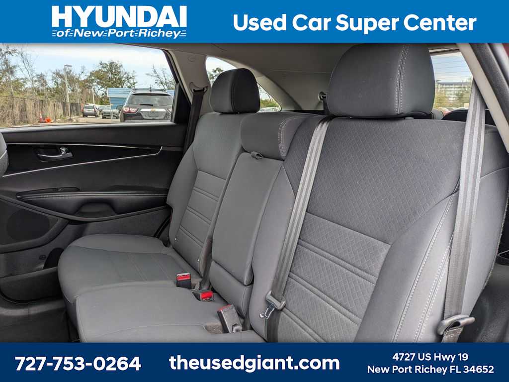 Thumbnail: 2019 Kia Sorento - 16