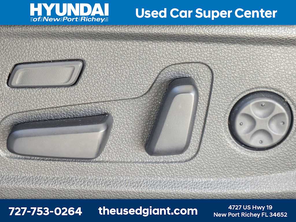 Thumbnail: 2023 Hyundai Santa Fe - 25