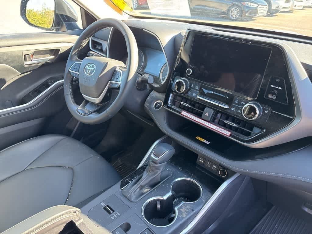 Thumbnail: 2025 Toyota Highlander - 8