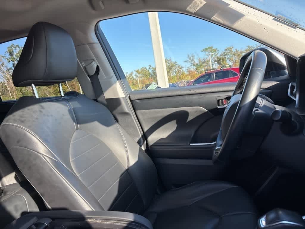 Thumbnail: 2021 Toyota Highlander - 8