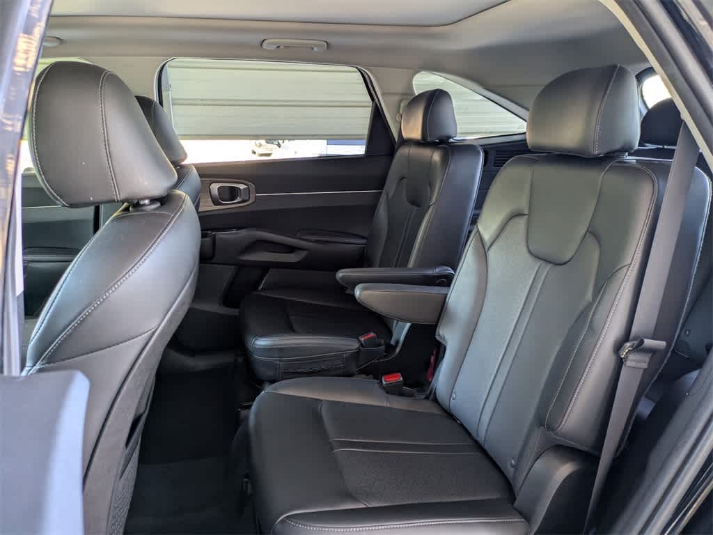 Thumbnail: 2023 Kia Sorento - 19