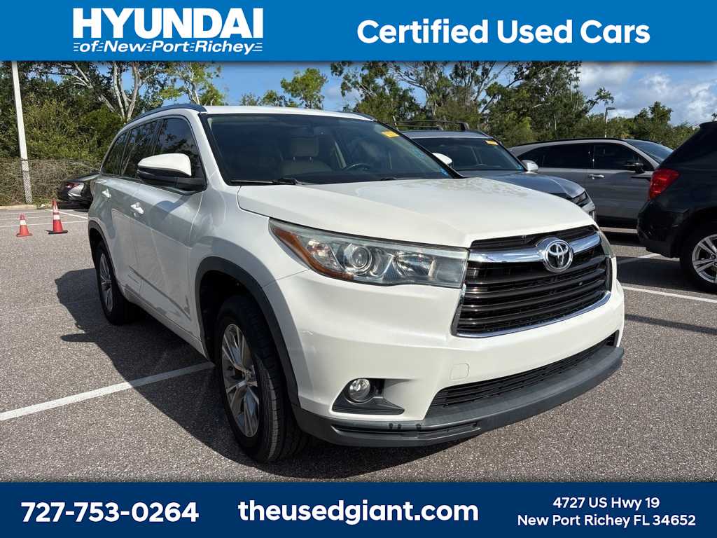 Thumbnail: 2015 Toyota Highlander - 4