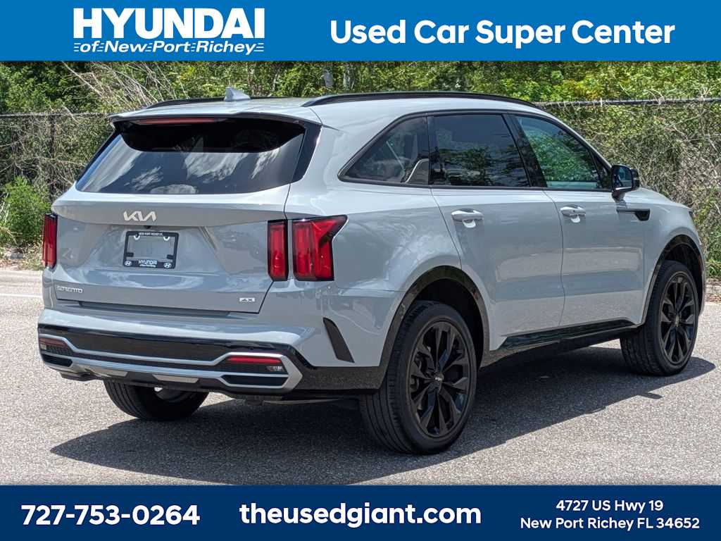 Thumbnail: 2023 Kia Sorento - 5
