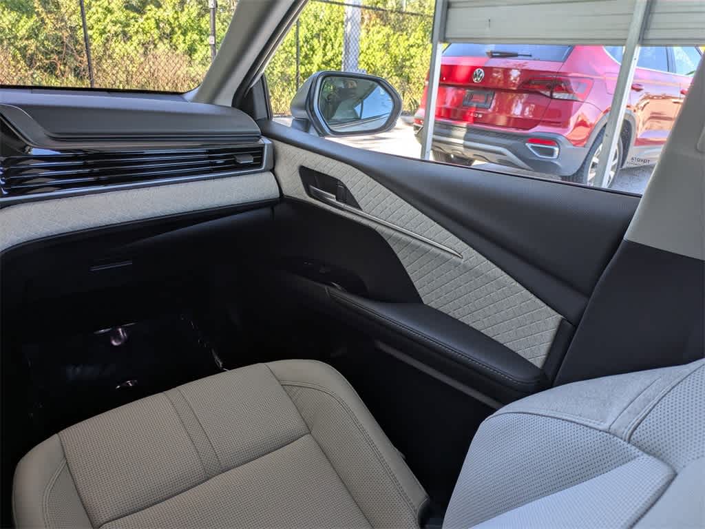 Thumbnail: 2025 Toyota Camry - 20