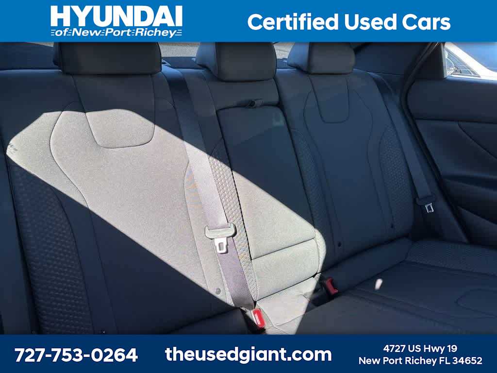 Thumbnail: 2022 Hyundai Elantra - 11