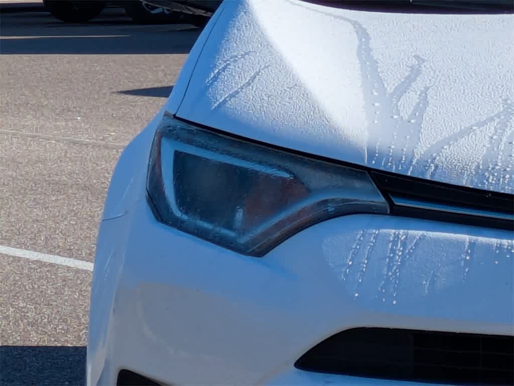 Thumbnail: 2018 Toyota RAV4 - 9