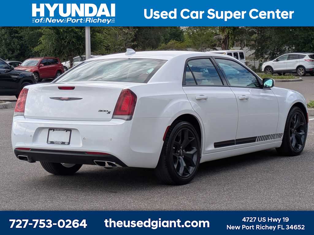 Thumbnail: 2020 Chrysler 300 - 5